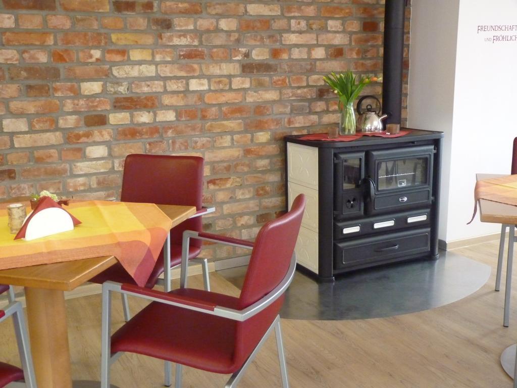 Cafe Und Pension Blohm Γκράιφσβαλντ Εξωτερικό φωτογραφία