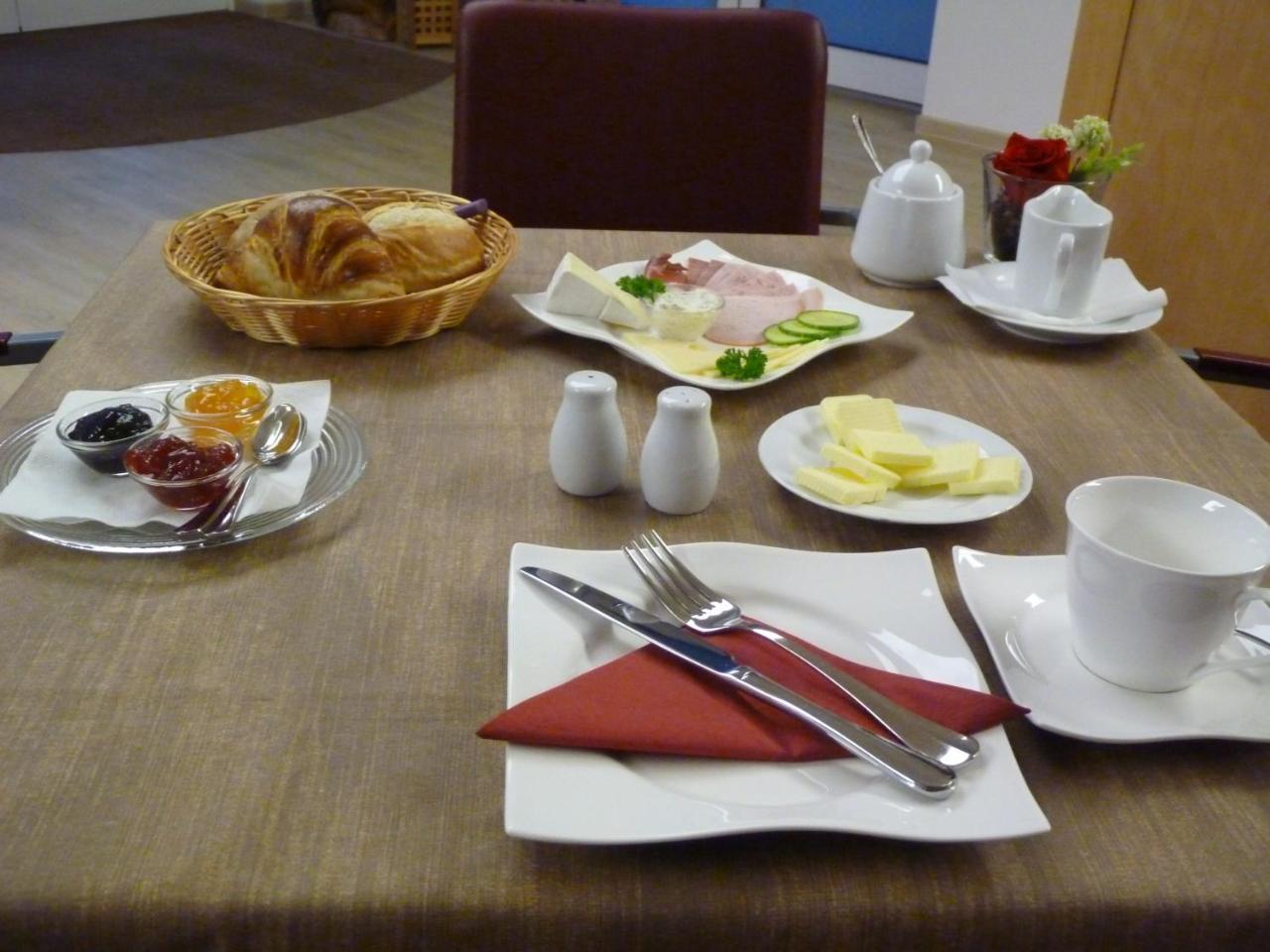Cafe Und Pension Blohm Γκράιφσβαλντ Εξωτερικό φωτογραφία