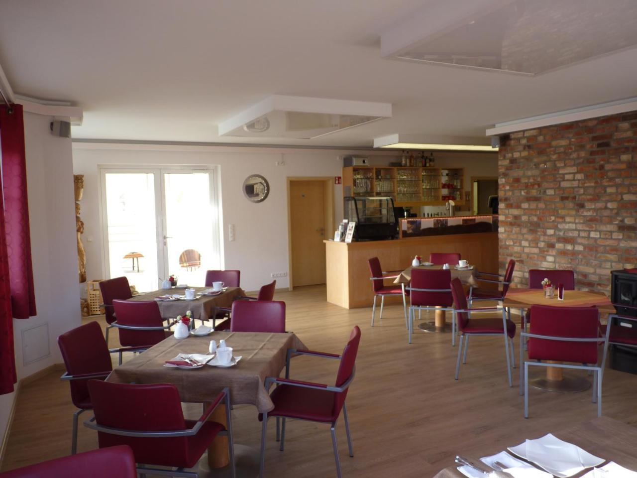 Cafe Und Pension Blohm Γκράιφσβαλντ Εξωτερικό φωτογραφία