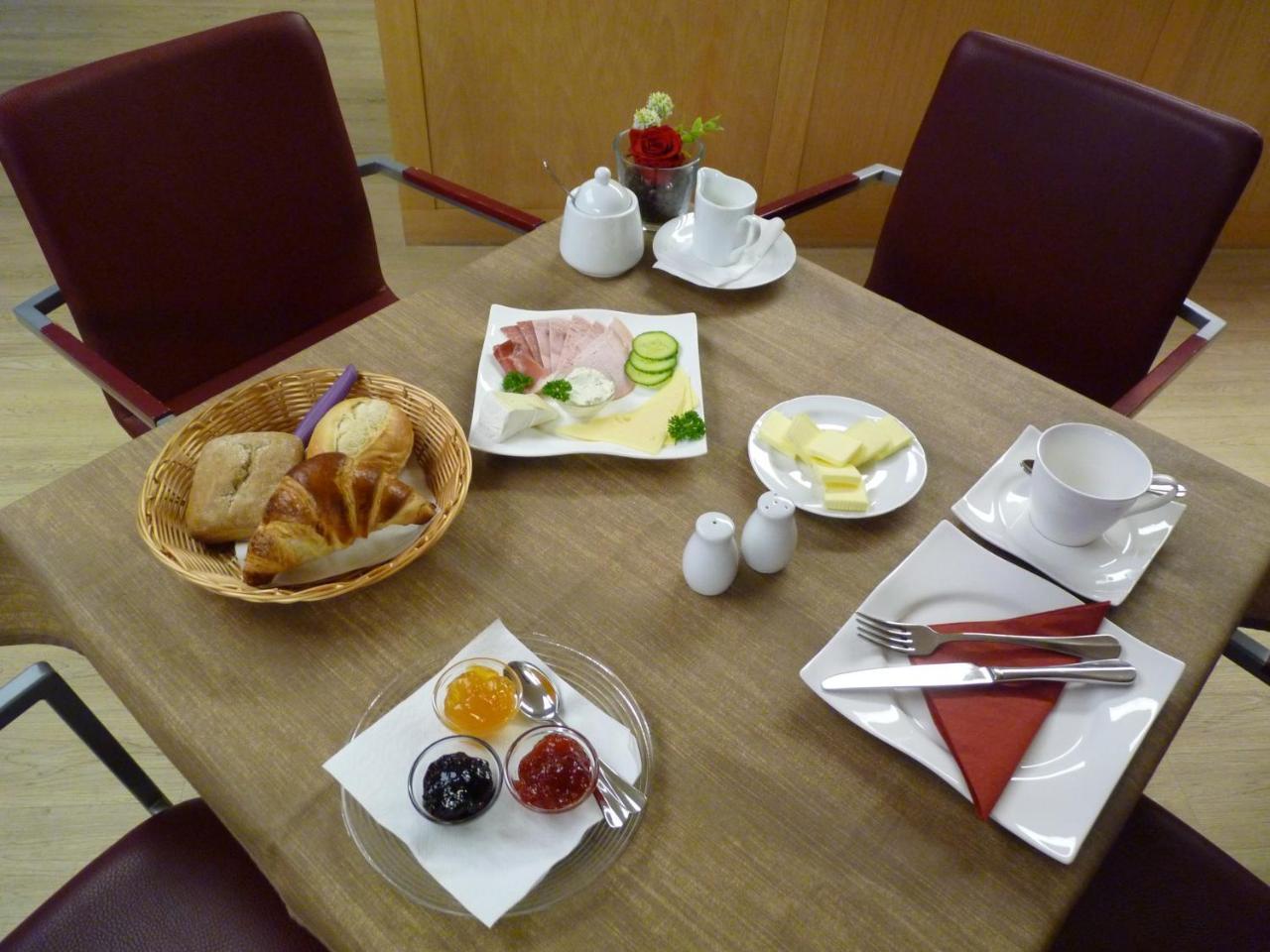 Cafe Und Pension Blohm Γκράιφσβαλντ Εξωτερικό φωτογραφία