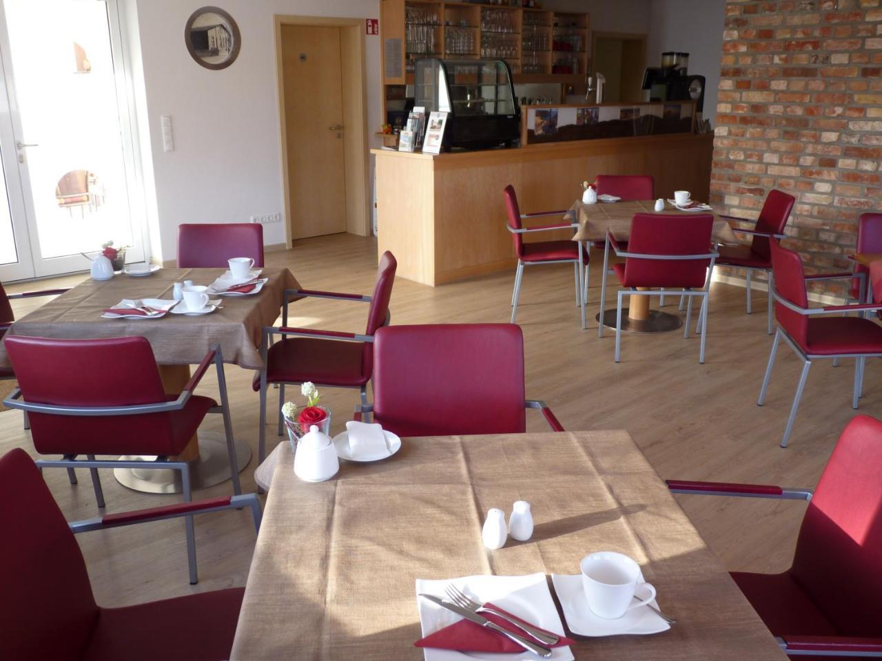 Cafe Und Pension Blohm Γκράιφσβαλντ Εξωτερικό φωτογραφία
