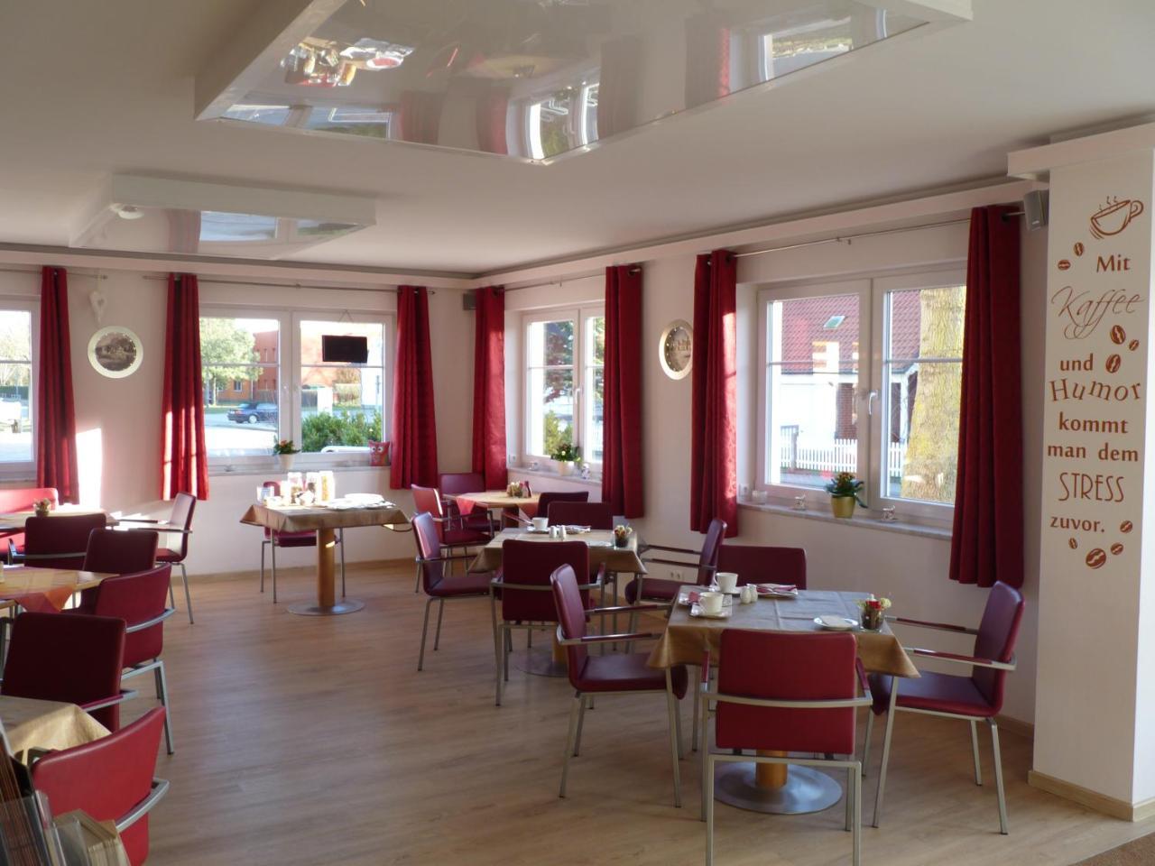 Cafe Und Pension Blohm Γκράιφσβαλντ Εξωτερικό φωτογραφία